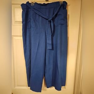 Brand new with tags. Womens Ruby Rd blue tie linen Capris. Size L.